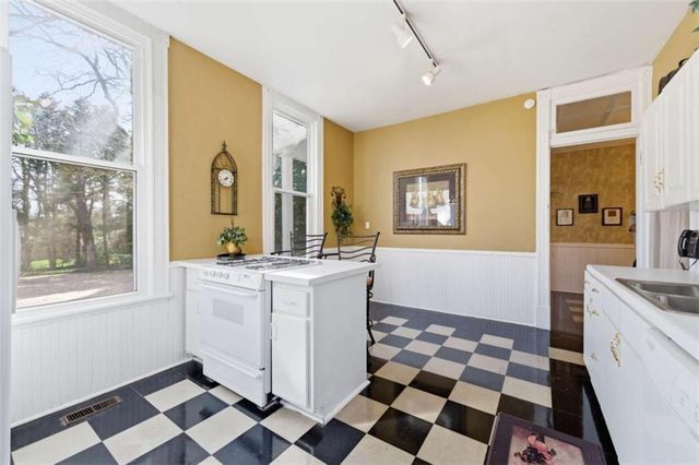 1720 Rugby Avenue, College Park, GA 30337