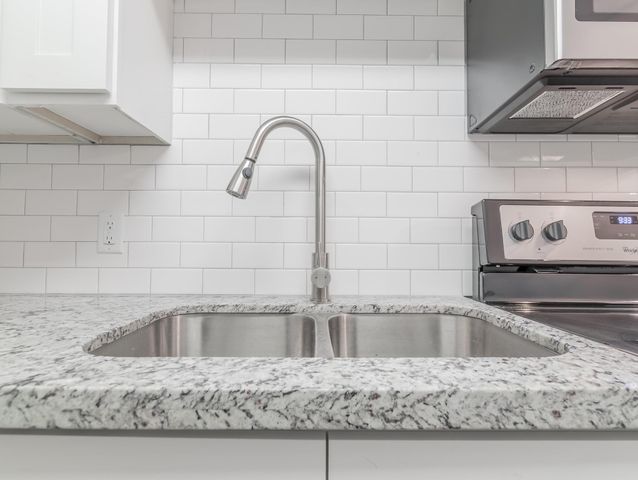 105 Willwood Drive 2, Willis, TX 77378