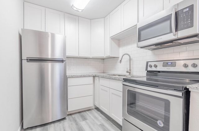 105 Willwood Drive 2, Willis, TX 77378