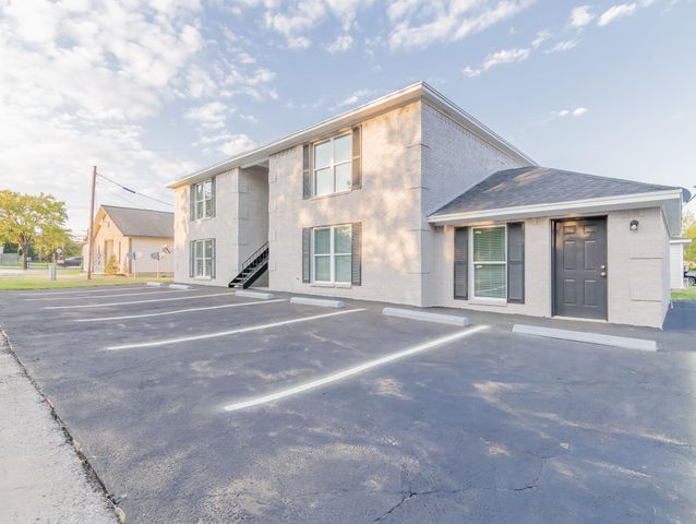 105 Willwood Drive 2, Willis, TX 77378