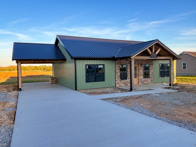 150 Edgewood Dr, Hohenwald, TN 38462