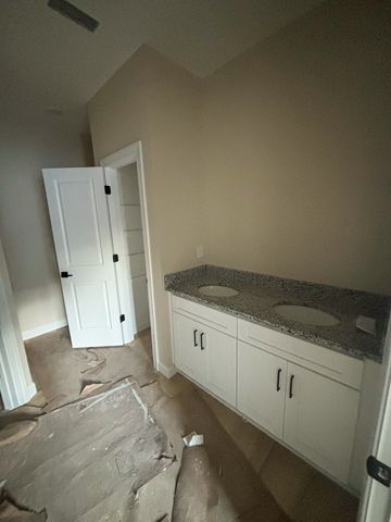 150 Edgewood Dr, Hohenwald, TN 38462