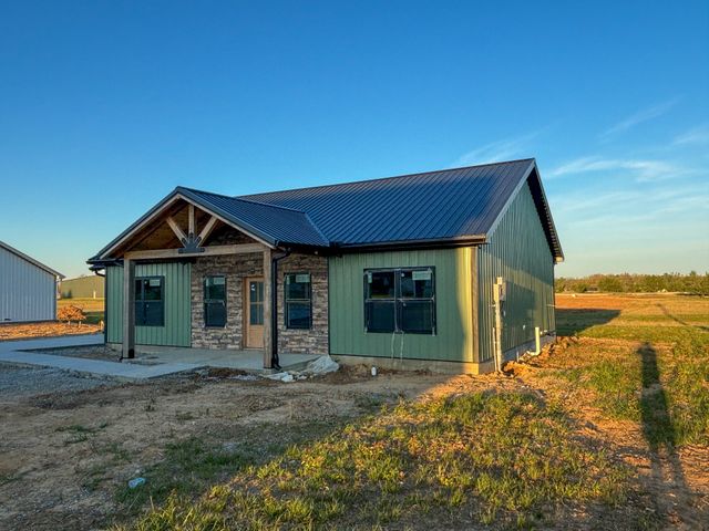 150 Edgewood Dr, Hohenwald, TN 38462