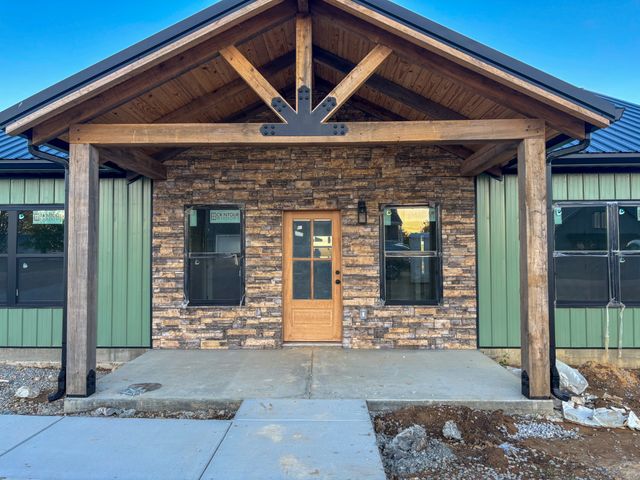 150 Edgewood Dr, Hohenwald, TN 38462