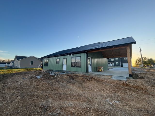 150 Edgewood Dr, Hohenwald, TN 38462