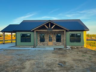 150 Edgewood Dr, Hohenwald, TN 38462