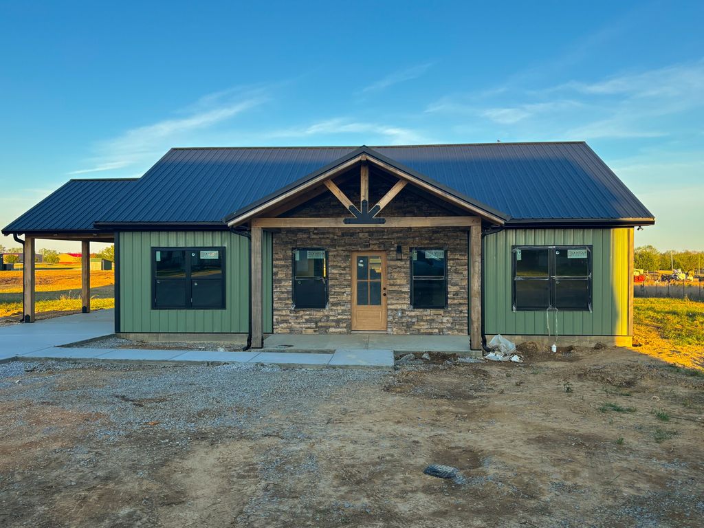 150 Edgewood Dr, Hohenwald, TN 38462