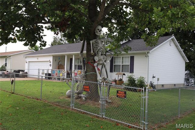 560 Huntleigh Court, Farmington, MO 63640