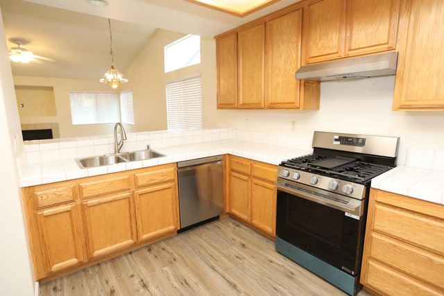 5994 TRAVO Way, Elk Grove, CA 95757