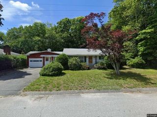 20 Faulkner St, Westport, MA 02790
