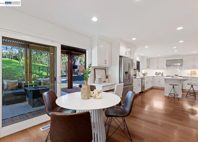 14 E Leeds Ct, Danville, CA 94526