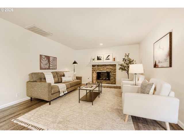 2593 Ne LORIE Dr, Hillsboro, OR 97124