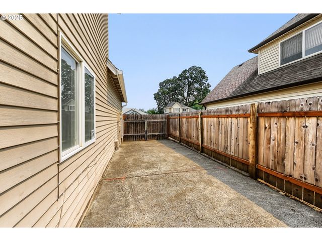 2593 Ne LORIE Dr, Hillsboro, OR 97124