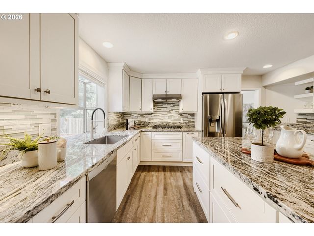 2593 Ne LORIE Dr, Hillsboro, OR 97124