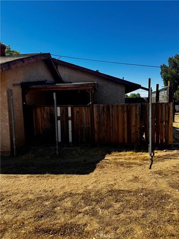 7623 Oxford, Hesperia, CA 92345