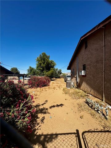 7623 Oxford, Hesperia, CA 92345