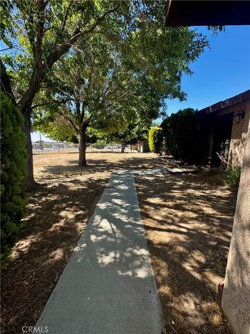 7623 Oxford, Hesperia, CA 92345