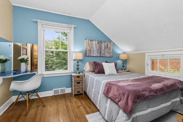 2626 W Morse Avenue, Chicago, IL 60645