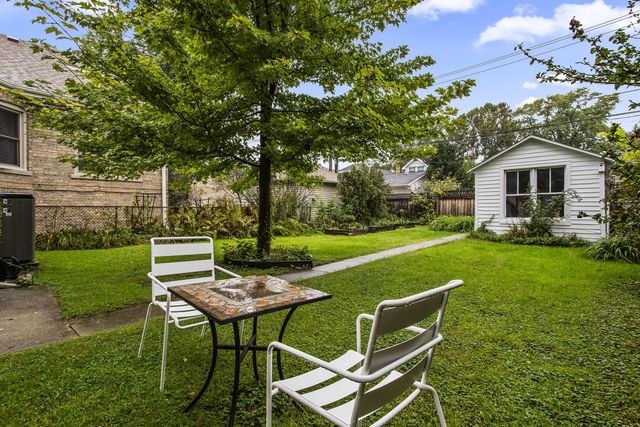 2626 W Morse Avenue, Chicago, IL 60645