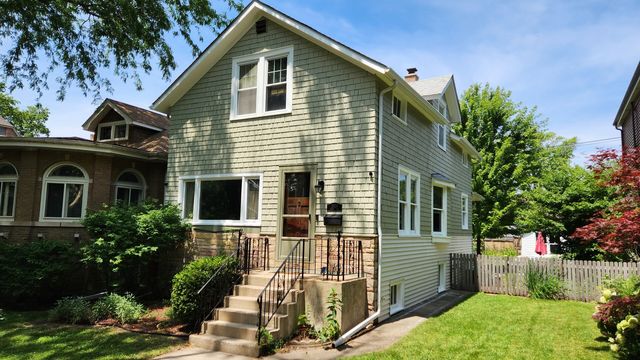 2626 W Morse Avenue, Chicago, IL 60645