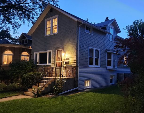 2626 W Morse Avenue, Chicago, IL 60645