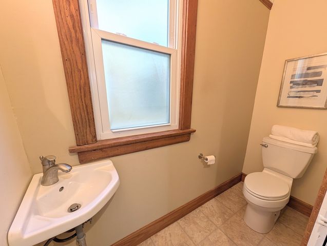 2626 W Morse Avenue, Chicago, IL 60645