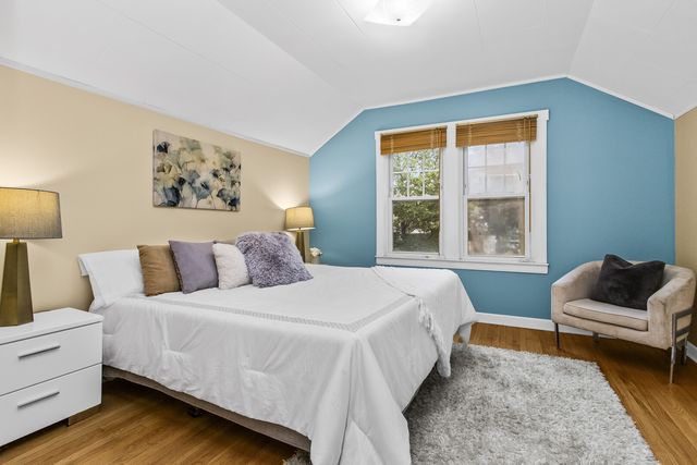 2626 W Morse Avenue, Chicago, IL 60645