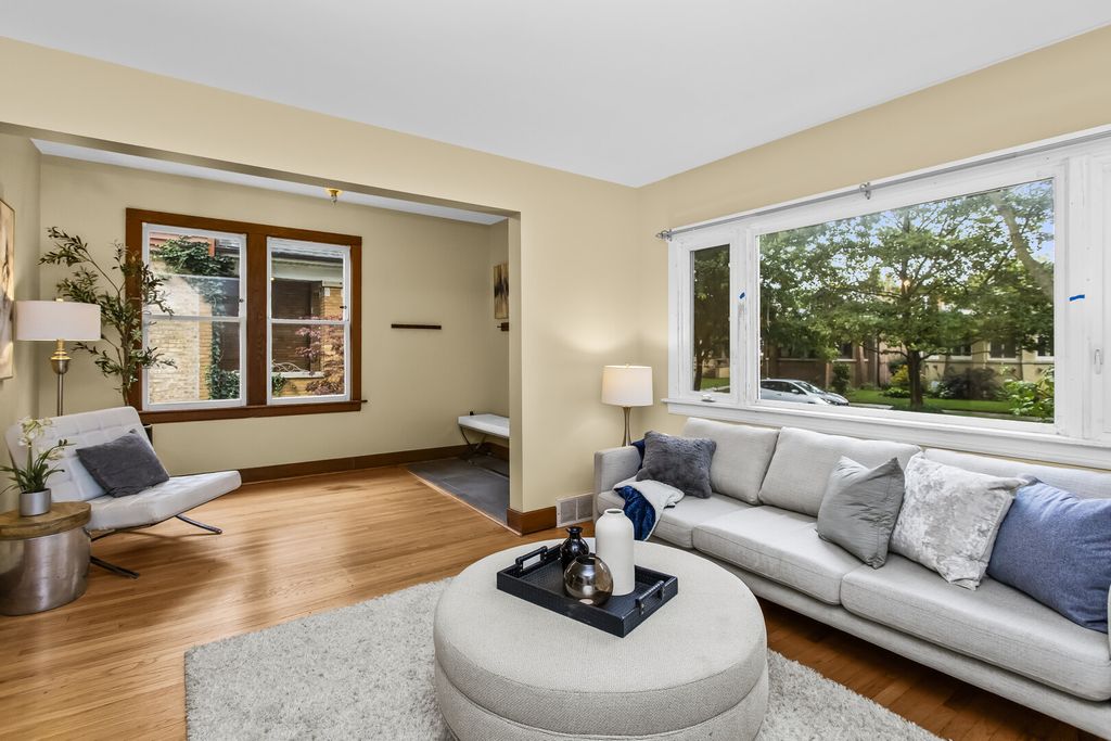 2626 W Morse Avenue, Chicago, IL 60645 — photo 3