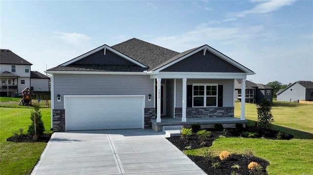 206 Lake Meadows Drive, Smithville, MO 64089