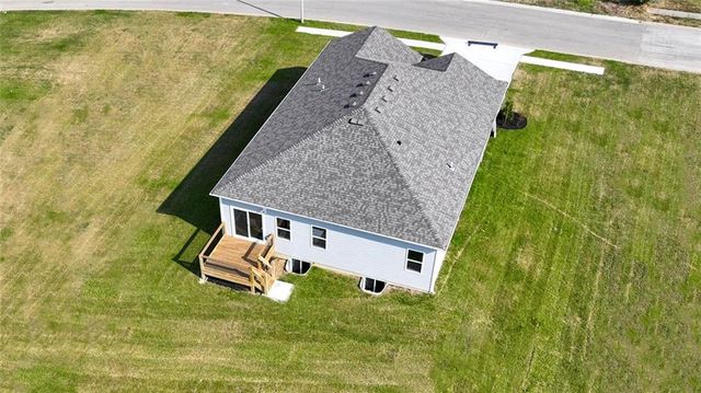 206 Lake Meadows Drive, Smithville, MO 64089