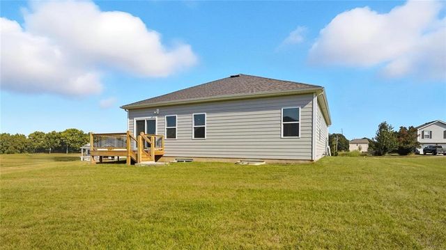 206 Lake Meadows Drive, Smithville, MO 64089