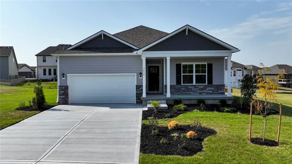 206 Lake Meadows Drive, Smithville, MO 64089