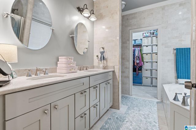 1045 EDGEWATER LANE, Chelsea, AL 35043