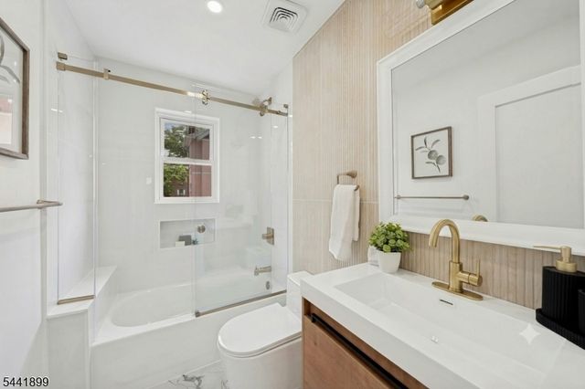179 Washington Ave, Rutherford Boro, NJ 07070