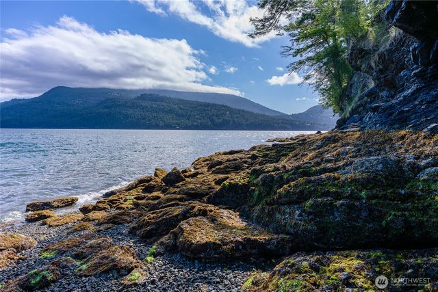 2101 Dolphin Bay Road, Orcas Island, WA 98245