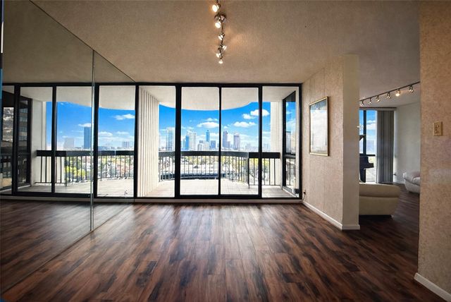 5001 Woodway Drive 1502, Houston, TX 77056