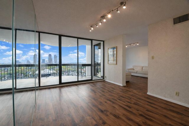 5001 Woodway Drive 1502, Houston, TX 77056