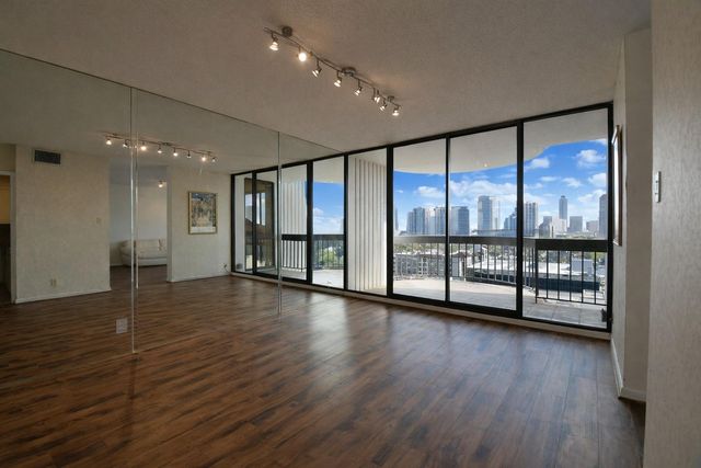 5001 Woodway Drive 1502, Houston, TX 77056