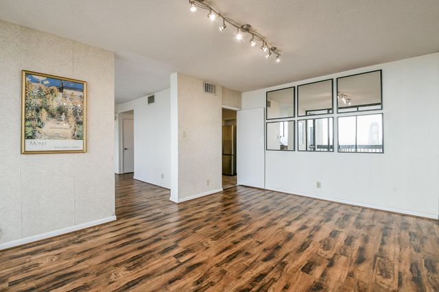 5001 Woodway Drive 1502, Houston, TX 77056