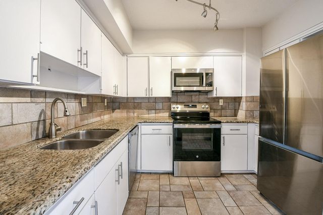 5001 Woodway Drive 1502, Houston, TX 77056