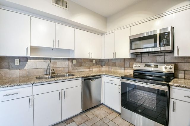 5001 Woodway Drive 1502, Houston, TX 77056