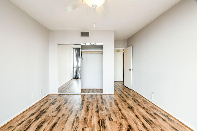 5001 Woodway Drive 1502, Houston, TX 77056