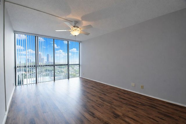 5001 Woodway Drive 1502, Houston, TX 77056