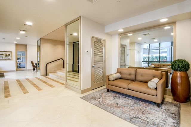 5001 Woodway Drive 1502, Houston, TX 77056