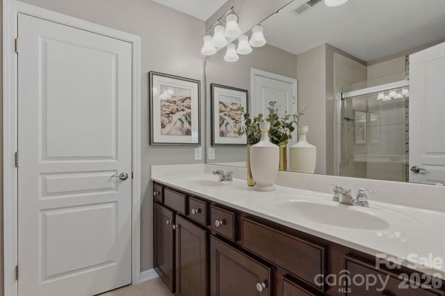 2403 Diplomat Lane, Charlotte, NC 28210