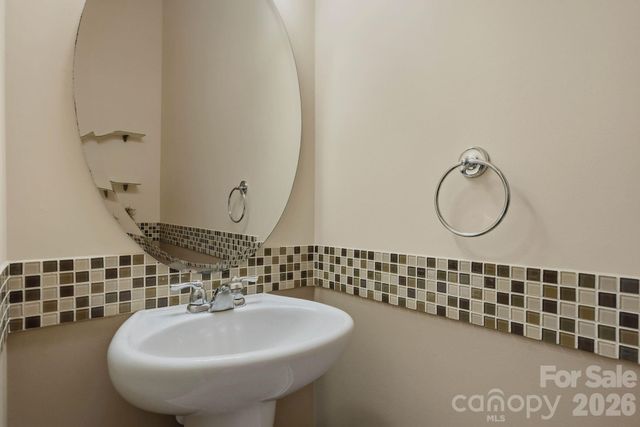 2403 Diplomat Lane, Charlotte, NC 28210