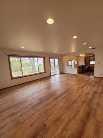 364 N Everett Drive, Palatine, IL 60074