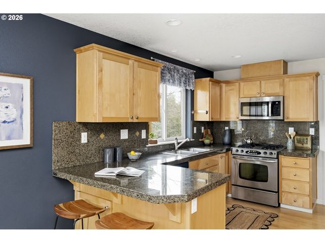 6610 N SMITH Ct, Portland, OR 97203