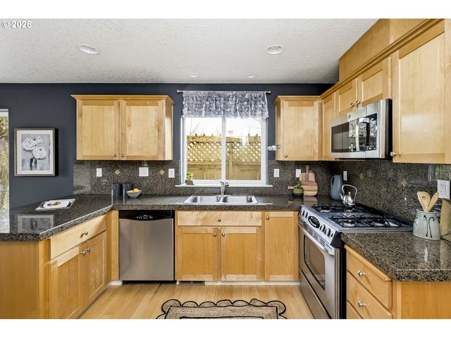 6610 N SMITH Ct, Portland, OR 97203