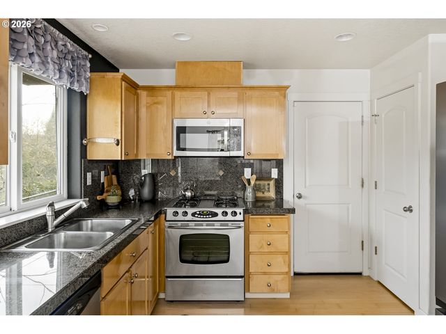 6610 N SMITH Ct, Portland, OR 97203